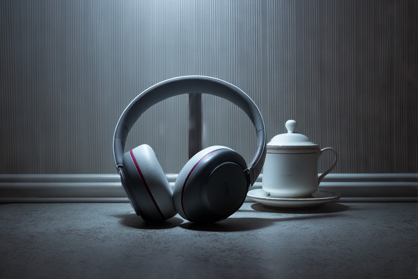 im1979_300_Noise-Canceling_Headphones_That_Create_New_Noises._6e483387-ad1f-46b8-bc28-4ded41aaf7f8_3